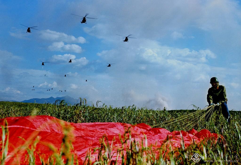 賈明祖-1981年9月14日，人民解放軍首次在華北某地舉行現(xiàn)代化裝備條件下的大規(guī)模軍?~演習(xí)。賈明祖.jpg