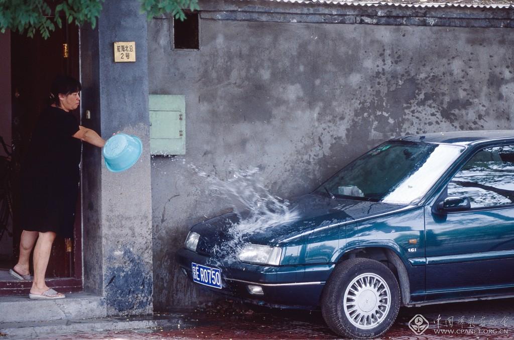 嚴志剛-1999年北京后海，私家車.jpg